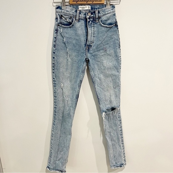 Abercrombie & Fitch 90’s Skinny High Rise Jean - Picture 3 of 8